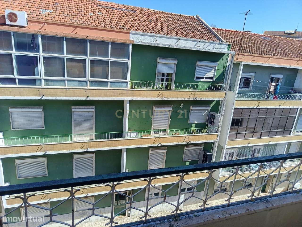 T3 com Sótão Amplo e Potencial para Duplex — Torre da Marinha-5