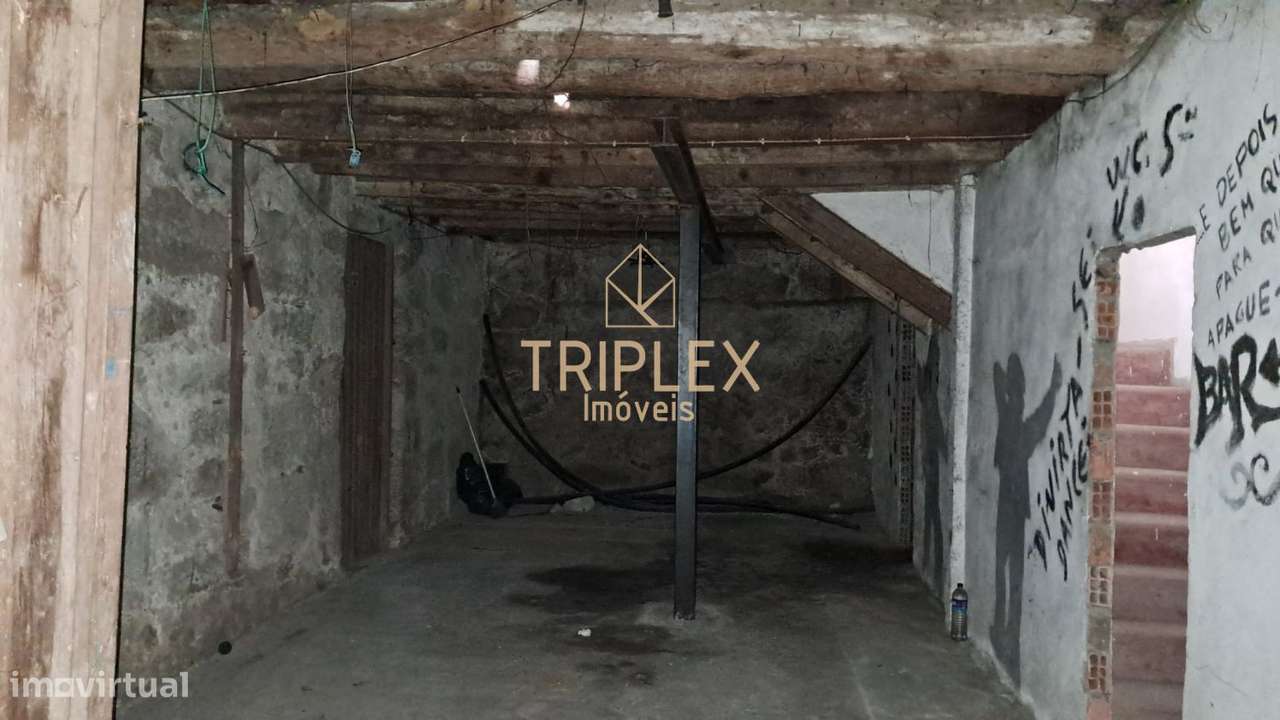 Moradia T6 para recuperar - Avª Afonso Henriques-25