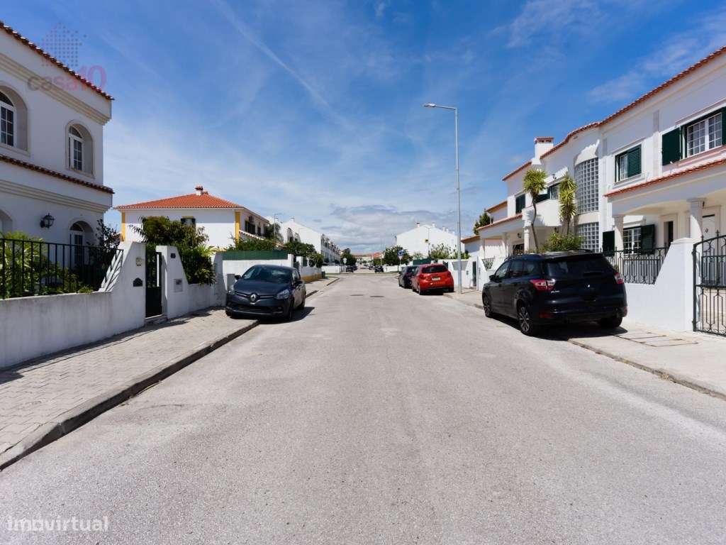 Moradia V5+1 renovada em zona de excelência em Alcochete-46