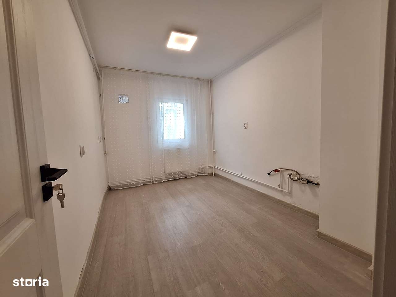 Apartament 3 camere decomandate,renovat,etaj 1,Piata Sud-3