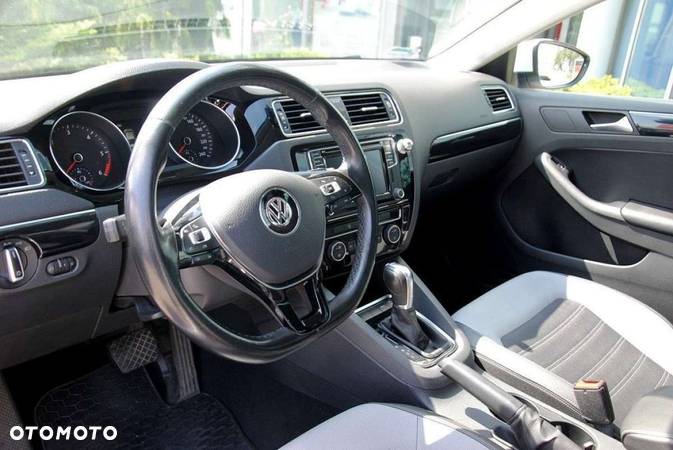 Volkswagen Jetta - 8