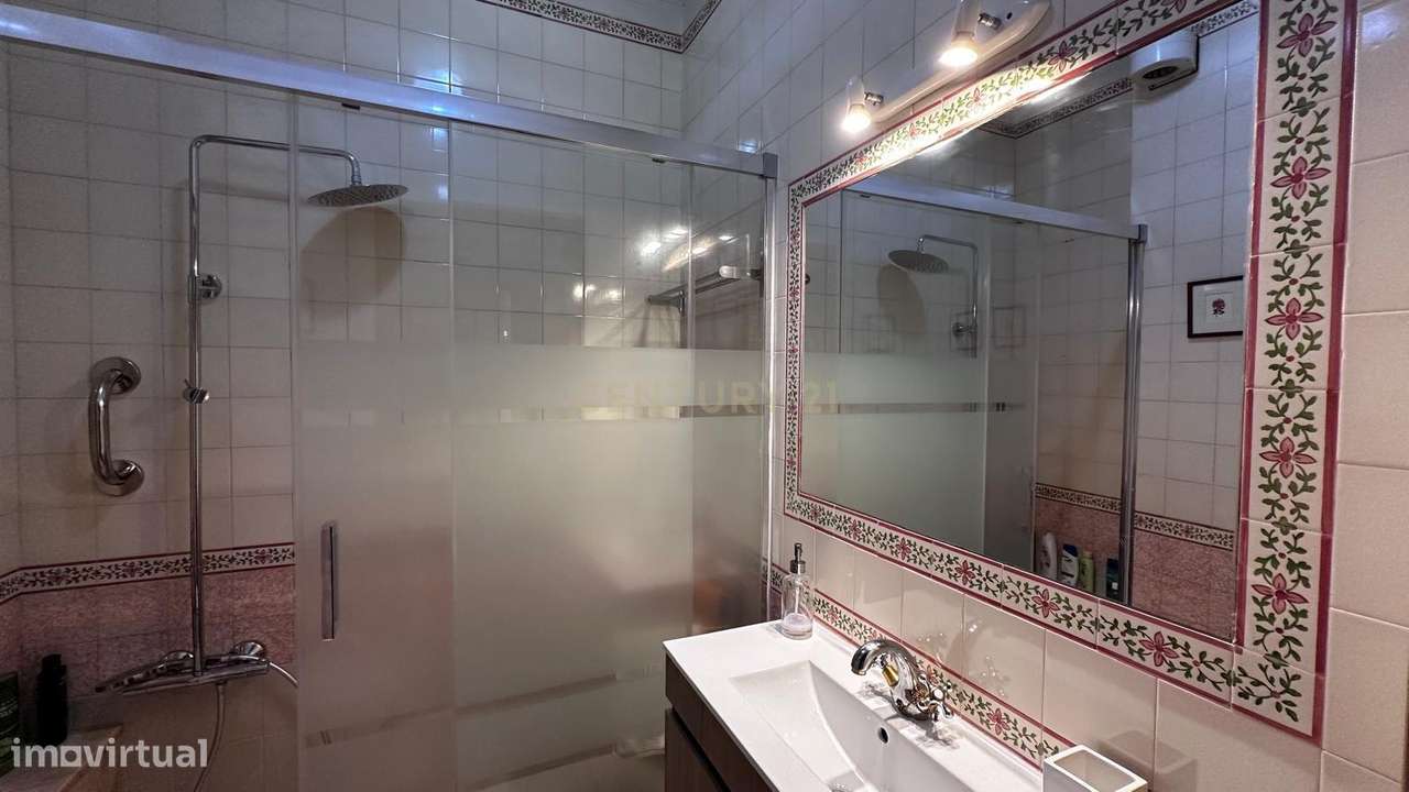 Apartamento T4 à Venda em Benfica – 9.º Andar com Vista Desafogada | E-22