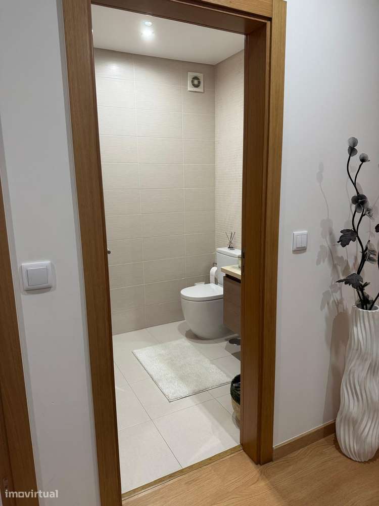 Apartamento T3 com 3 casas de banho e garagem-31