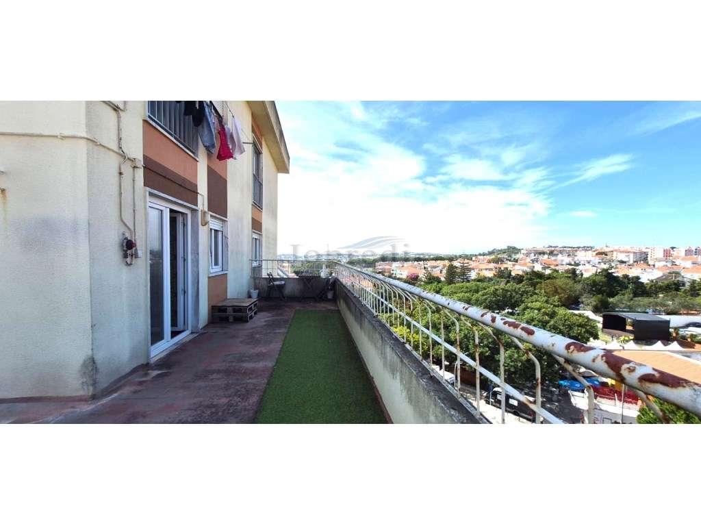 Apartamento T2 com terraço-0