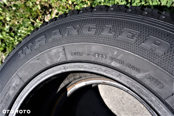 Goodyear Wrangler AT/S 205R16C 110/108S W211 - 3