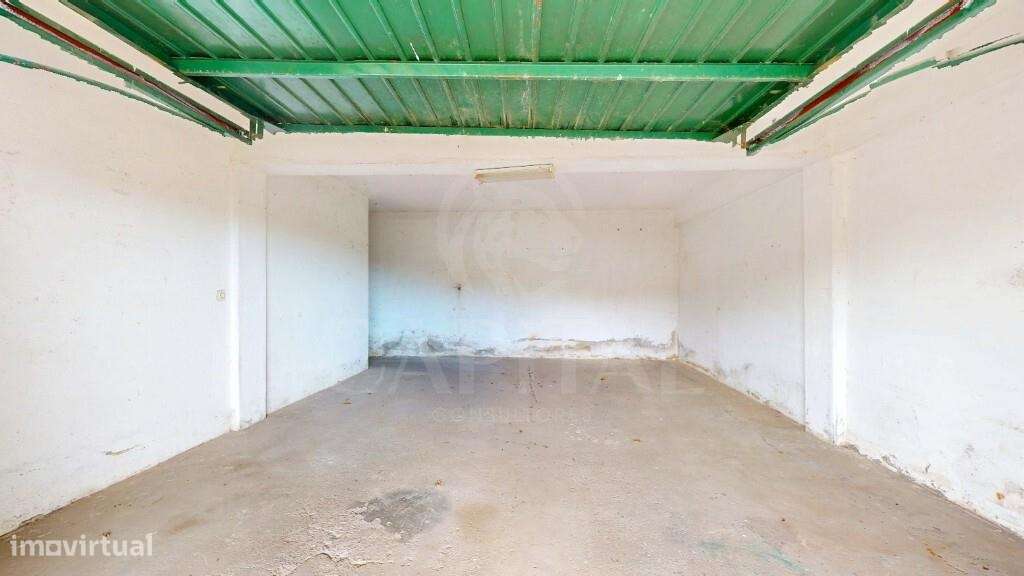 ✨ T2 com Entrada Independente e Espaço Exterior em Porto Salvo-27