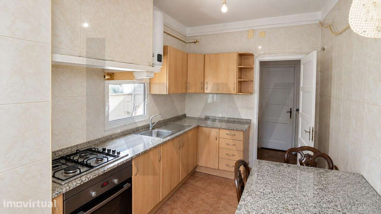 Apartamento T2 com espaço adicional independente | Almada-35