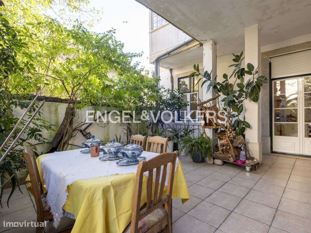 Apartamento com pátio privativo perto da Praça das Flores - Grande imagem: 2/34