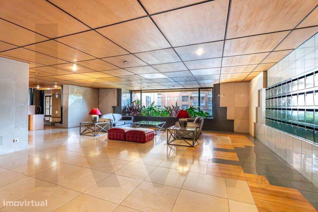 T2 Remodelado com 97 m2 e Garagem | Jardins da Arrábida-24