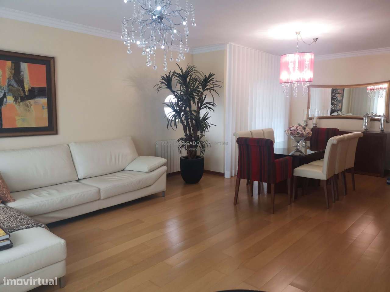 T3 MOBILADO E EQUIPADO com 2 Suítes  na Prestigiada Quinta da Beloura - Grande imagem: 2/25