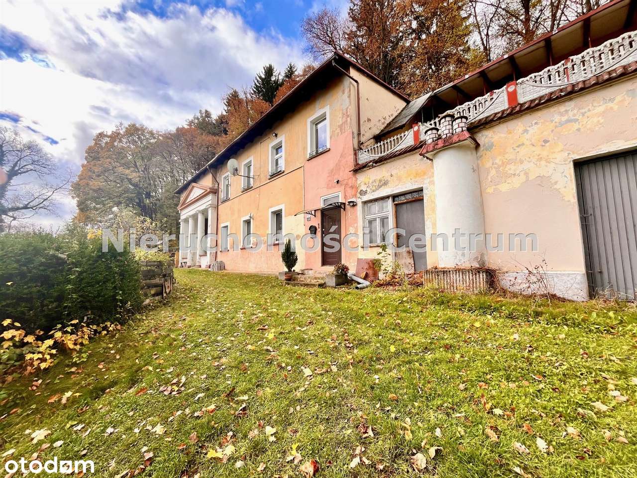 Parter w domu dwurodzinnym z 1870 r. w stylu dworku.-4