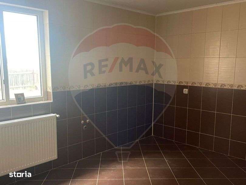 Casă / Vilă cu 6 camere de vânzare Leontinesti - Bacau - Imagine principală: 4/11