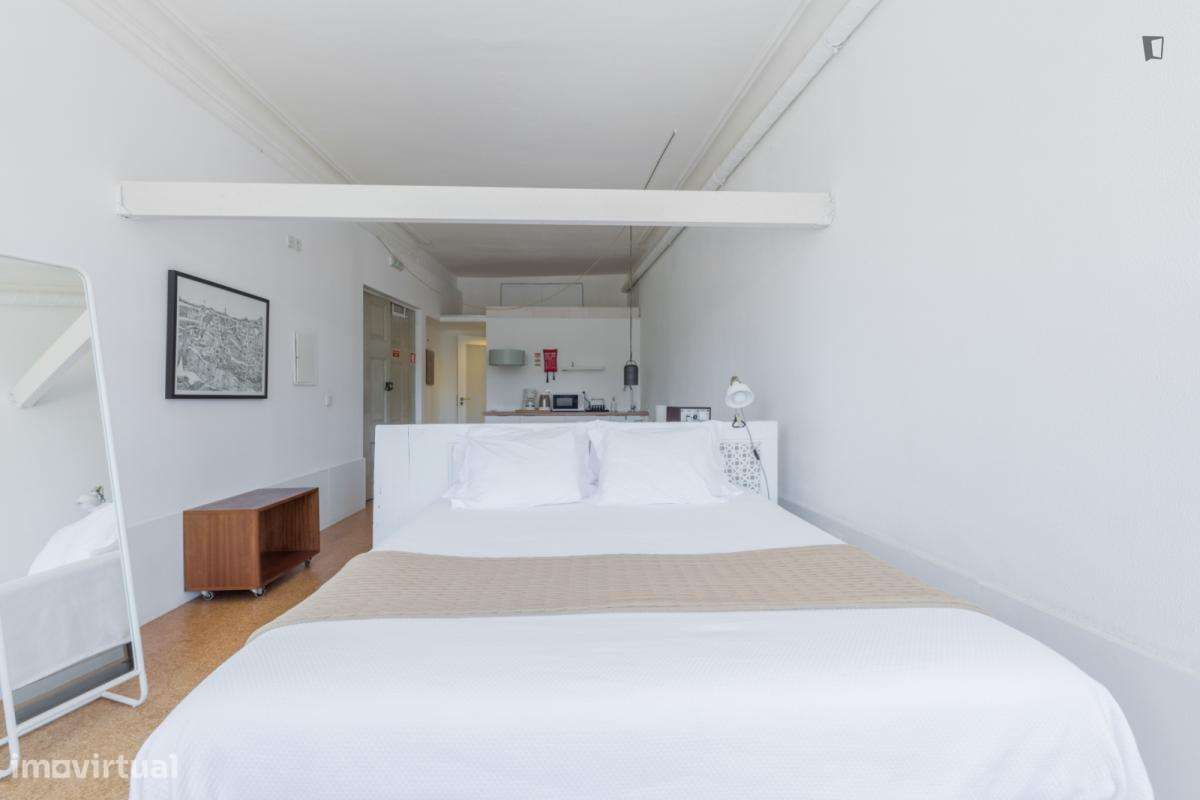 Estúdio - localizado em São Nicolau Porto - Grande imagem: 2/7