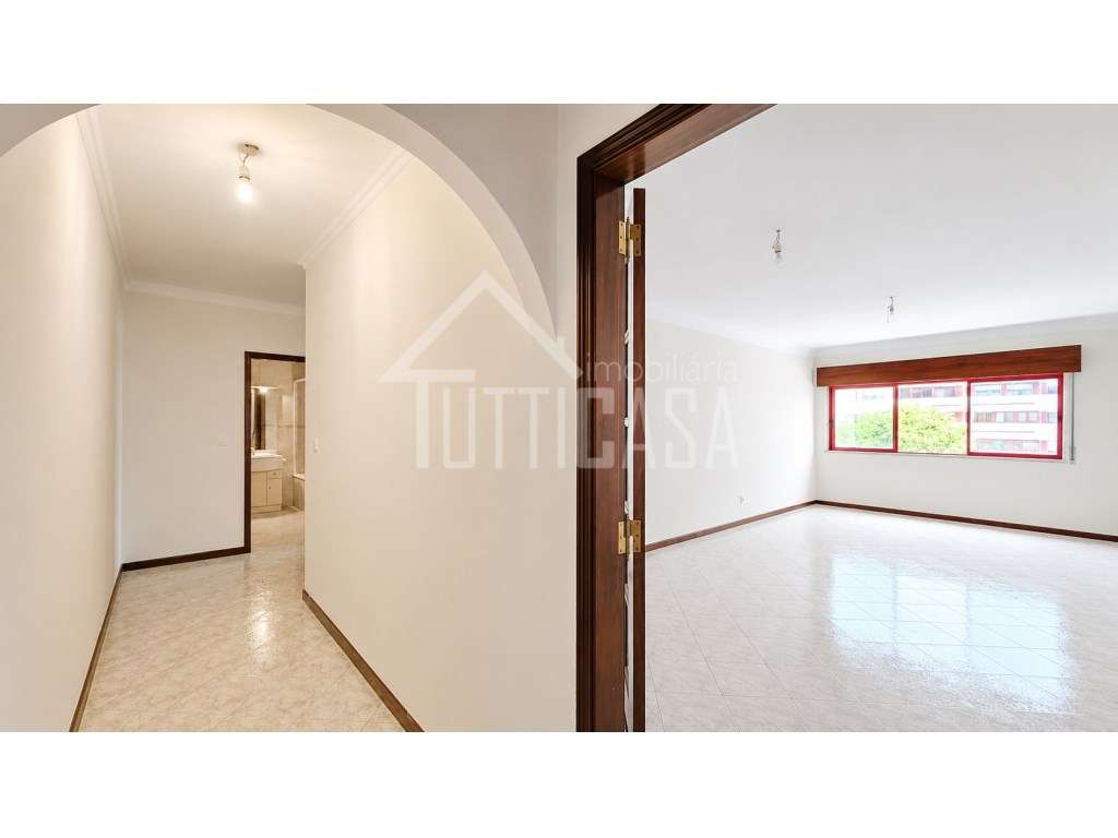 Apartamento T2 com elevador e parqueamento no Algueirão-8