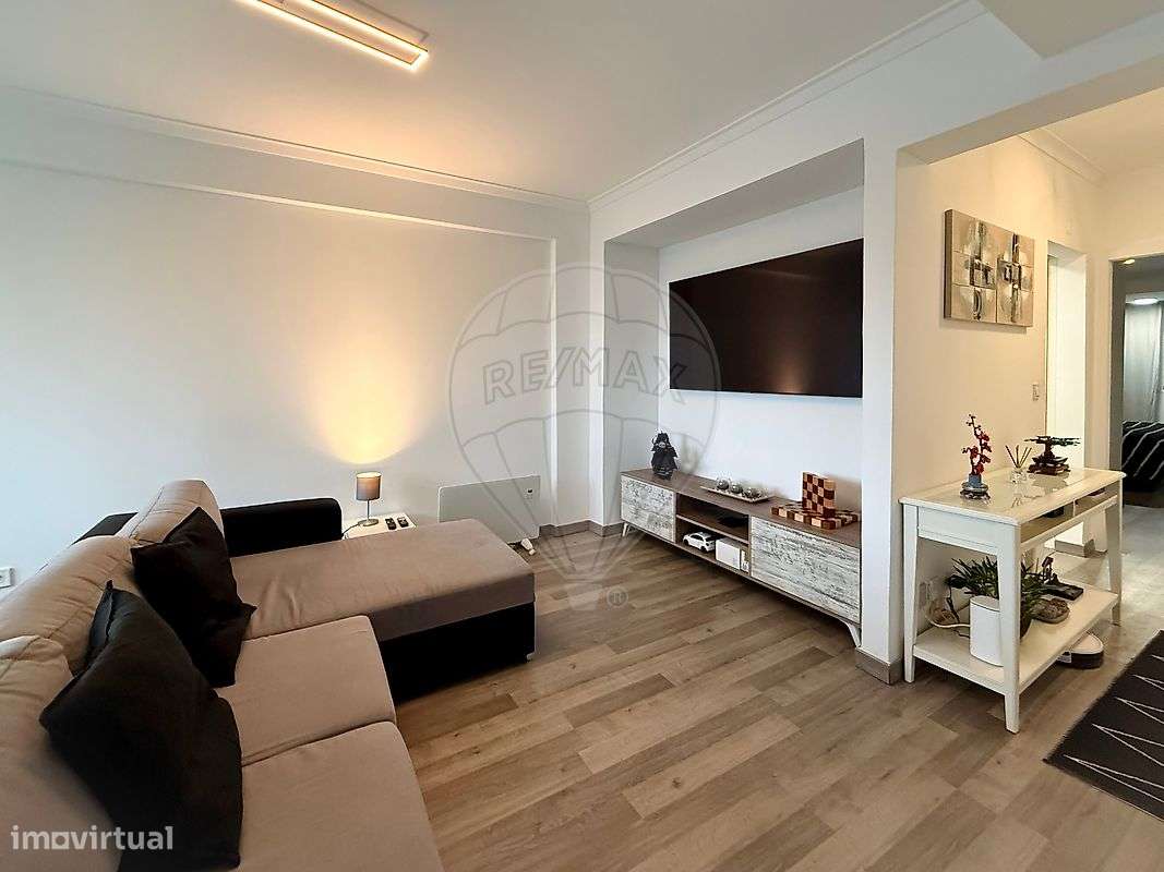 Apartamento T1 Remodelado em Belas-5