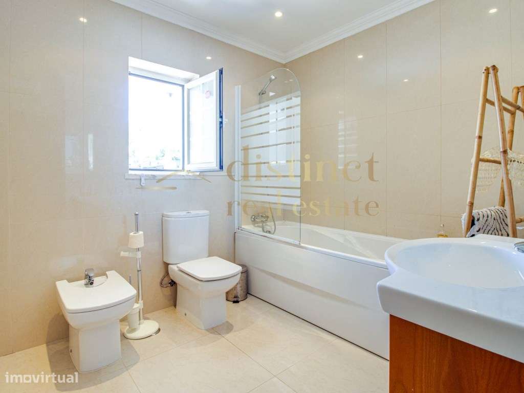 Apartamento Exclusivo Duplex T2 com Logradouro, Vista Mar e Piscina...-10