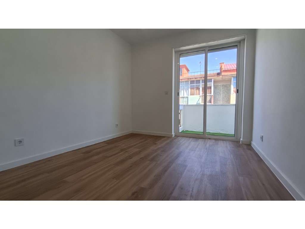 Apartamento T3 REMODELADO | Centro do Cacém-21