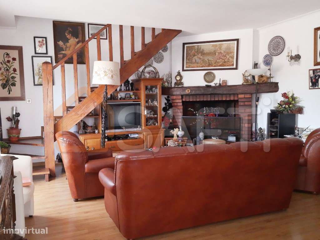 Propriedade constituída por 2 moradias e terreno de cultivo - Grande imagem: 4/19