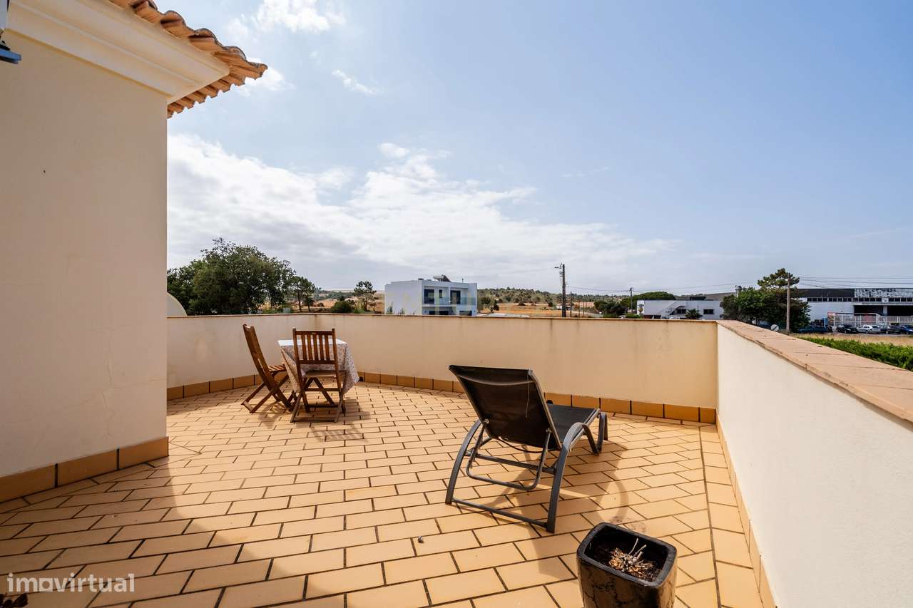 Moradia Independente T3, com Piscina e Amplo Espaço Exterior, em Algoz-17