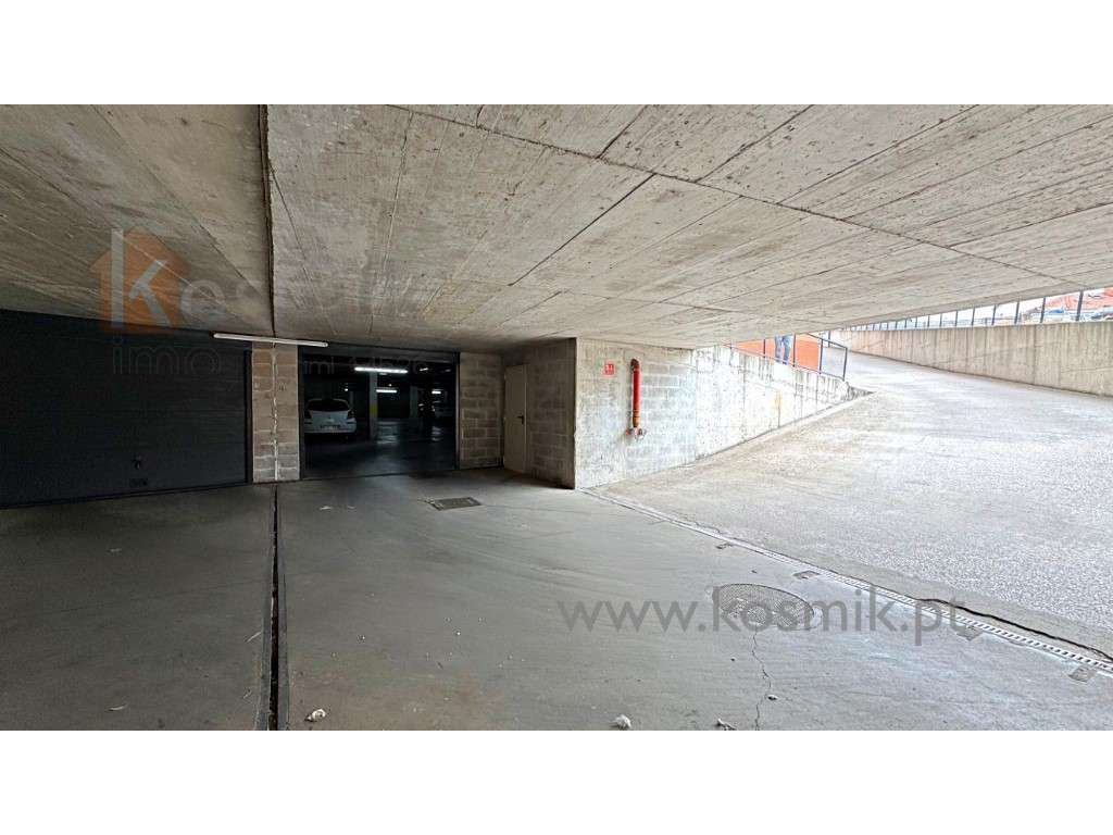 T2 Condomínio fechado . 2xGaragem - Varanda - Vistas - Cozinha equi...-33