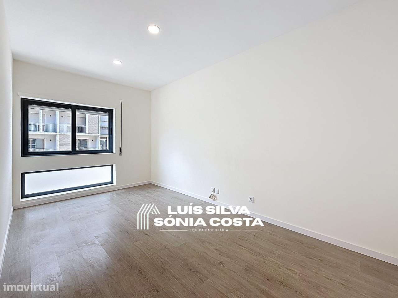 Apartamento T4 Totalmente Remodelado com 2 Varandas e Elevador –...-18