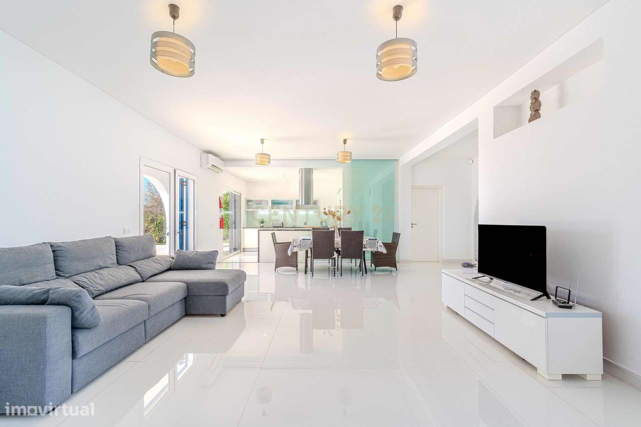 Moradia Térrea Moderna com Piscina - Grande imagem: 5/46