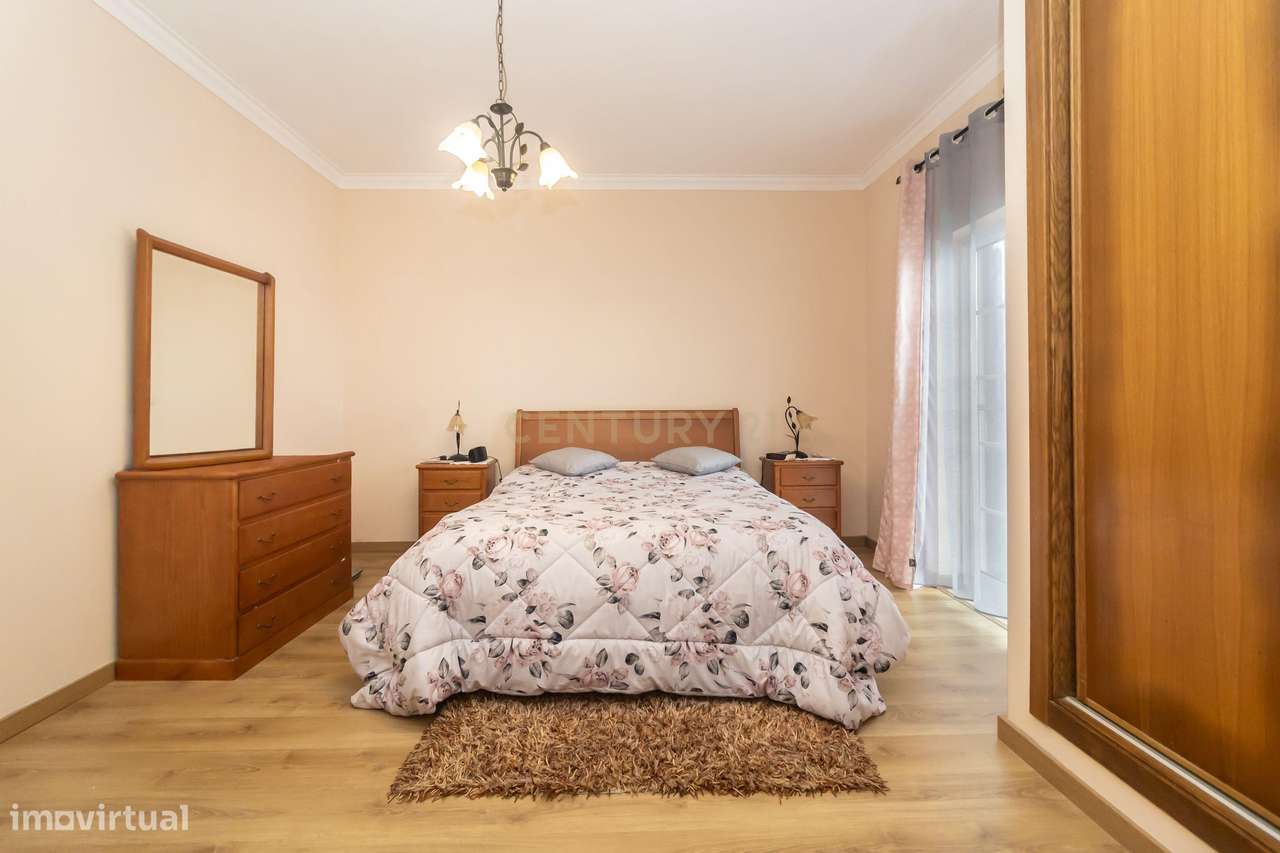 Moradia T4 Independente com garagem e jardim em Setúbal-19