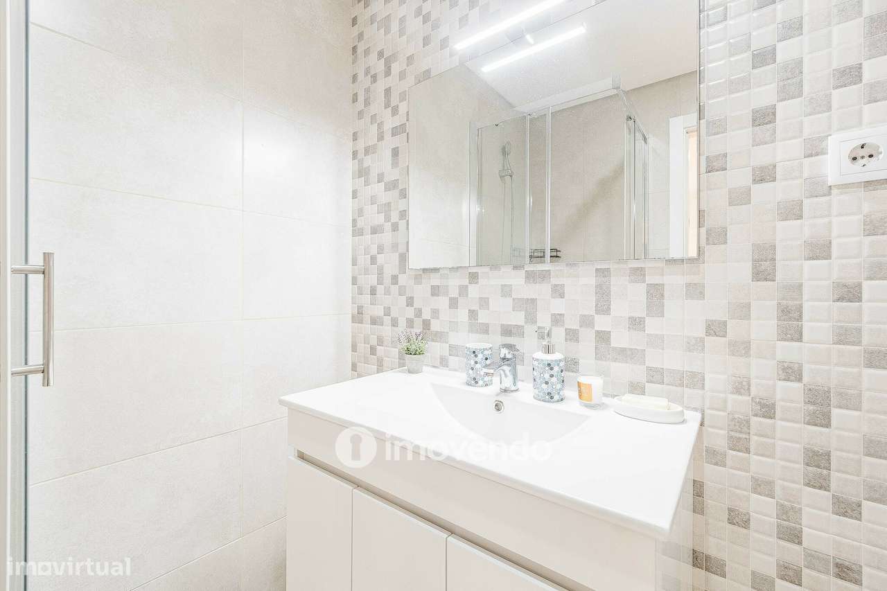 Apartamento T2, com áreas amplas e varanda, na Póvoa de Santa Iria-23
