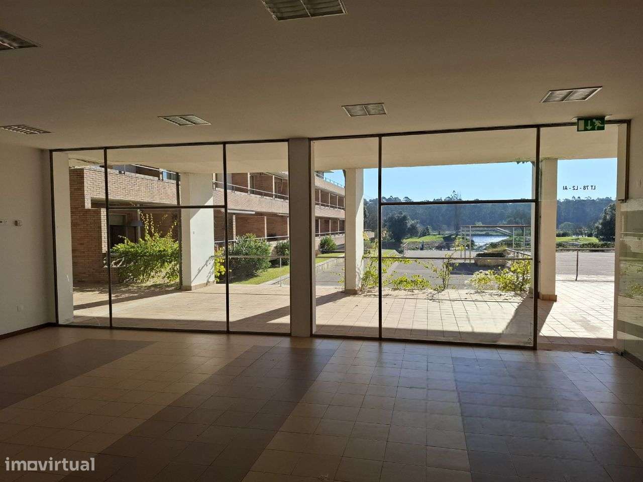 Quinta da Barca - Loja com 101 m2 - Grande imagem: 5/27