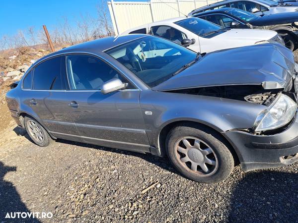 Dezmembram VW Passat b5.5 2.0 ALT - 3