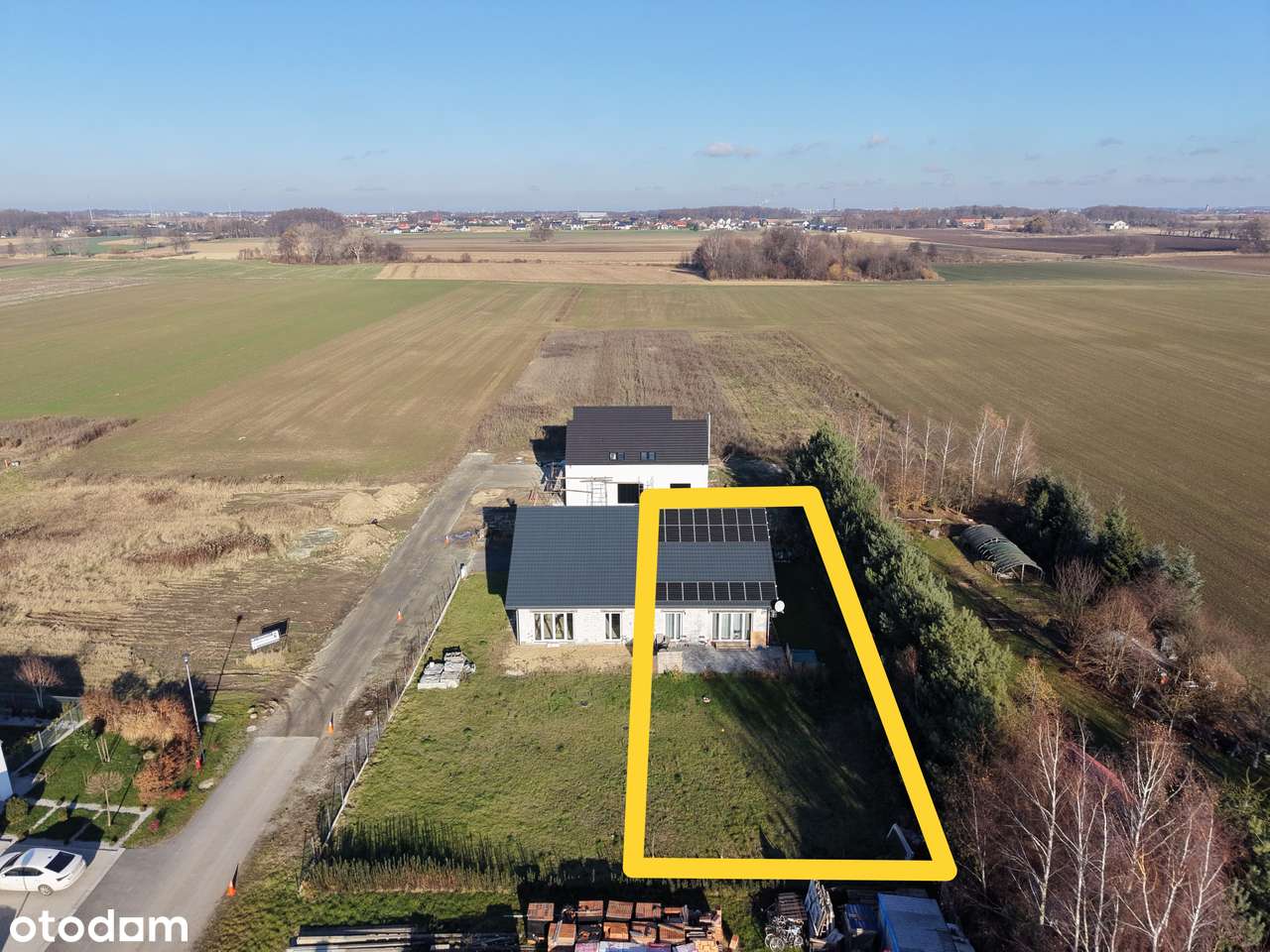 Bliźniak z garażem, dużą 800 m2 działką w  Nowinach-10