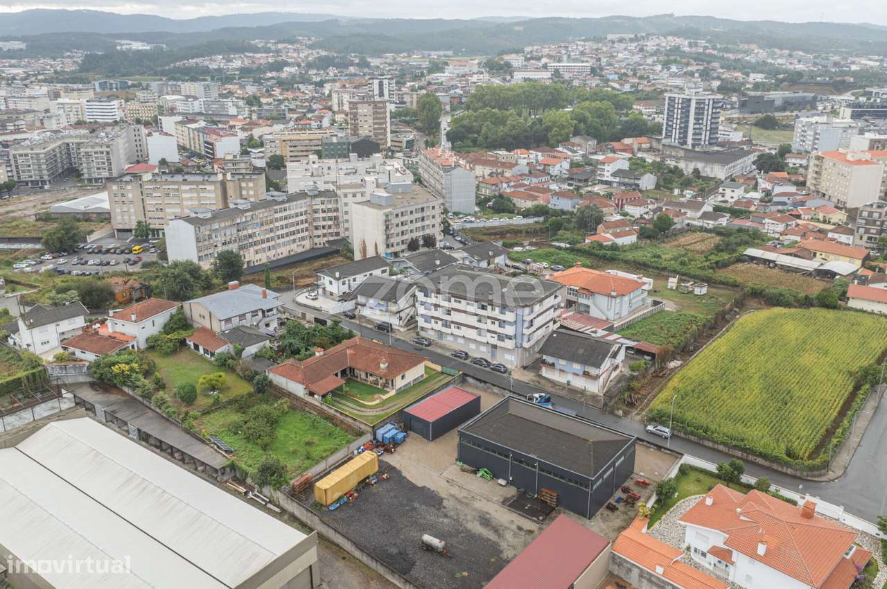 Apartamento T1 totalmente renovado, com varanda e lugar de garagem-17