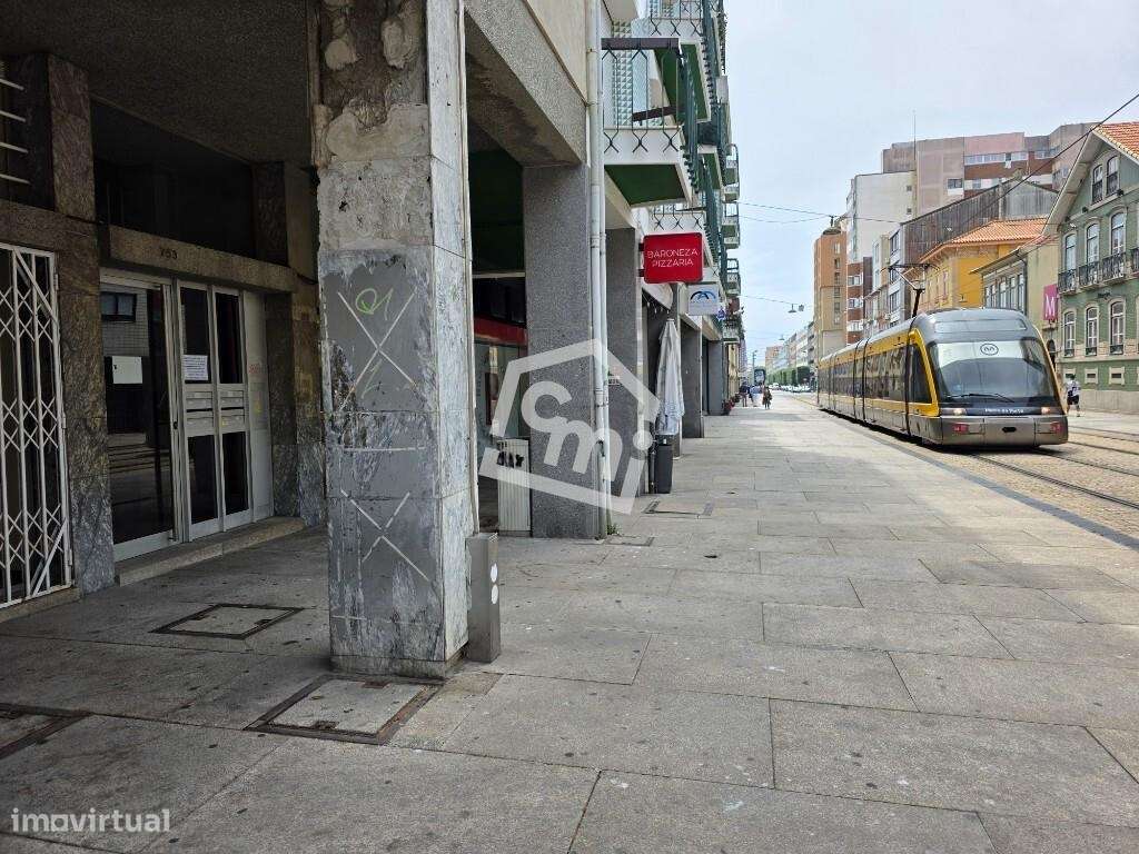 Loja ampla na Rua Brito Capelo para Comércio ou Serviços - Grande imagem: 2/18