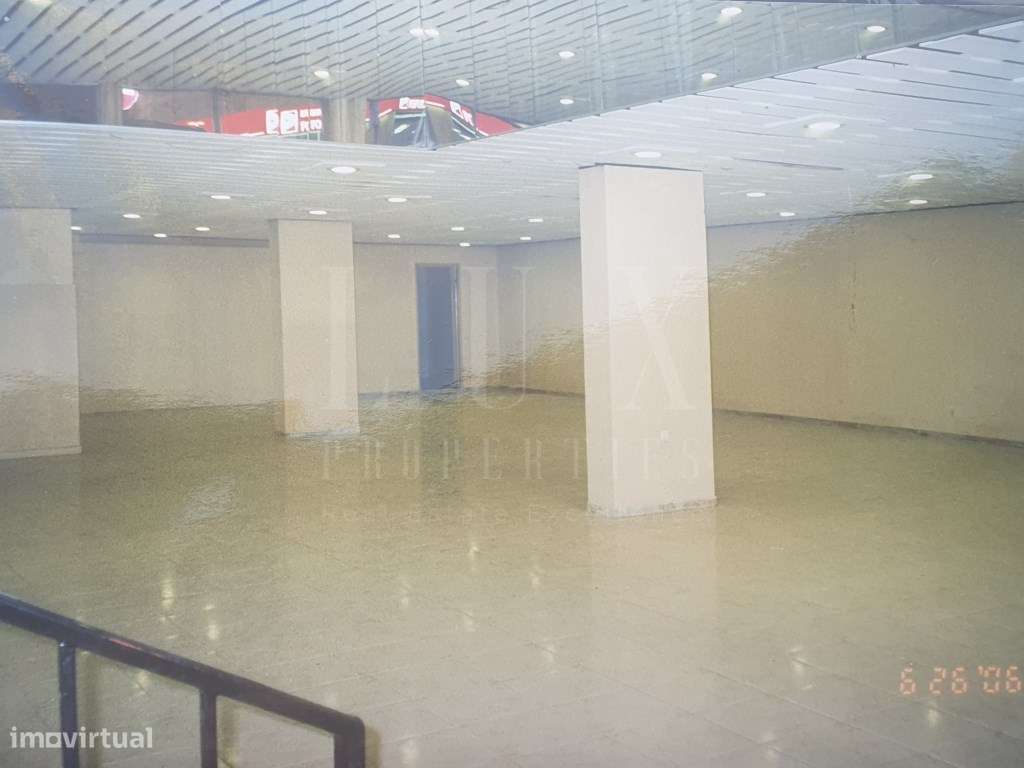 ESPAÇO COMERCIAL DE R/c COM 740m2 NO CENTRO DE CARCAVELOS - Grande imagem: 5/19