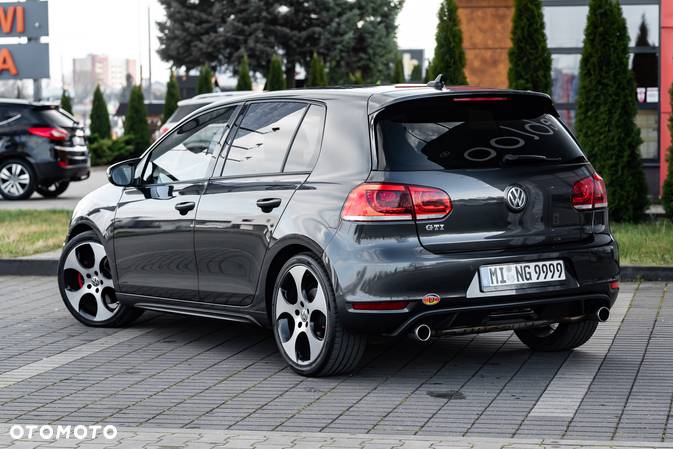 Volkswagen Golf VI 2.0 TSI GTI - 17