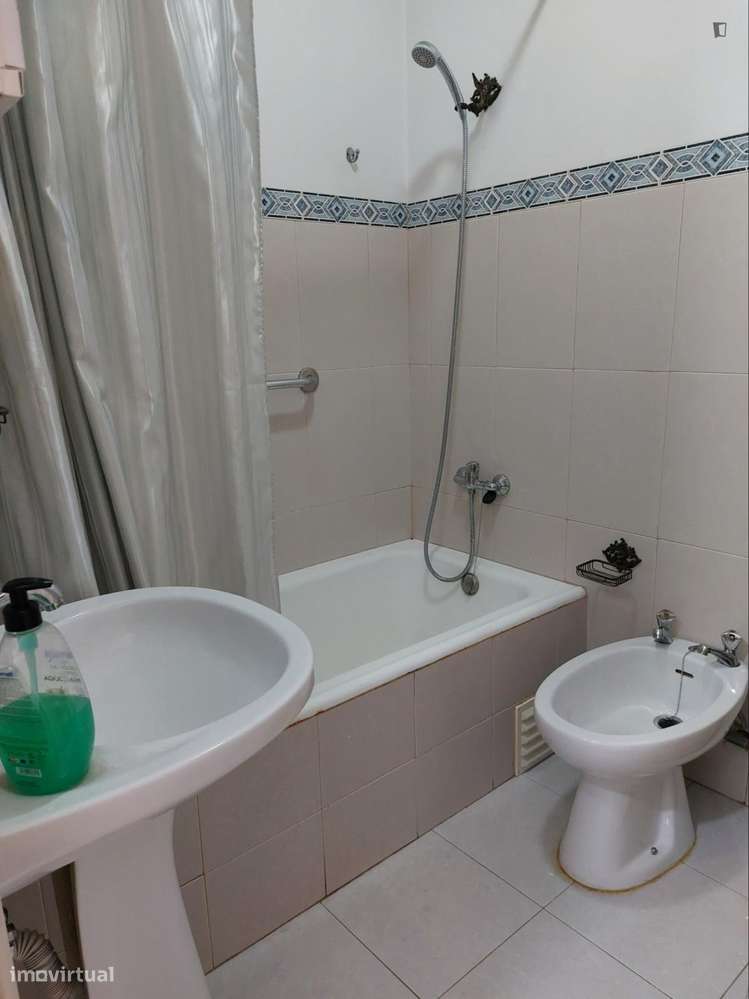 Quarto - localizado em Pontinha Lisbon - Grande imagem: 4/7