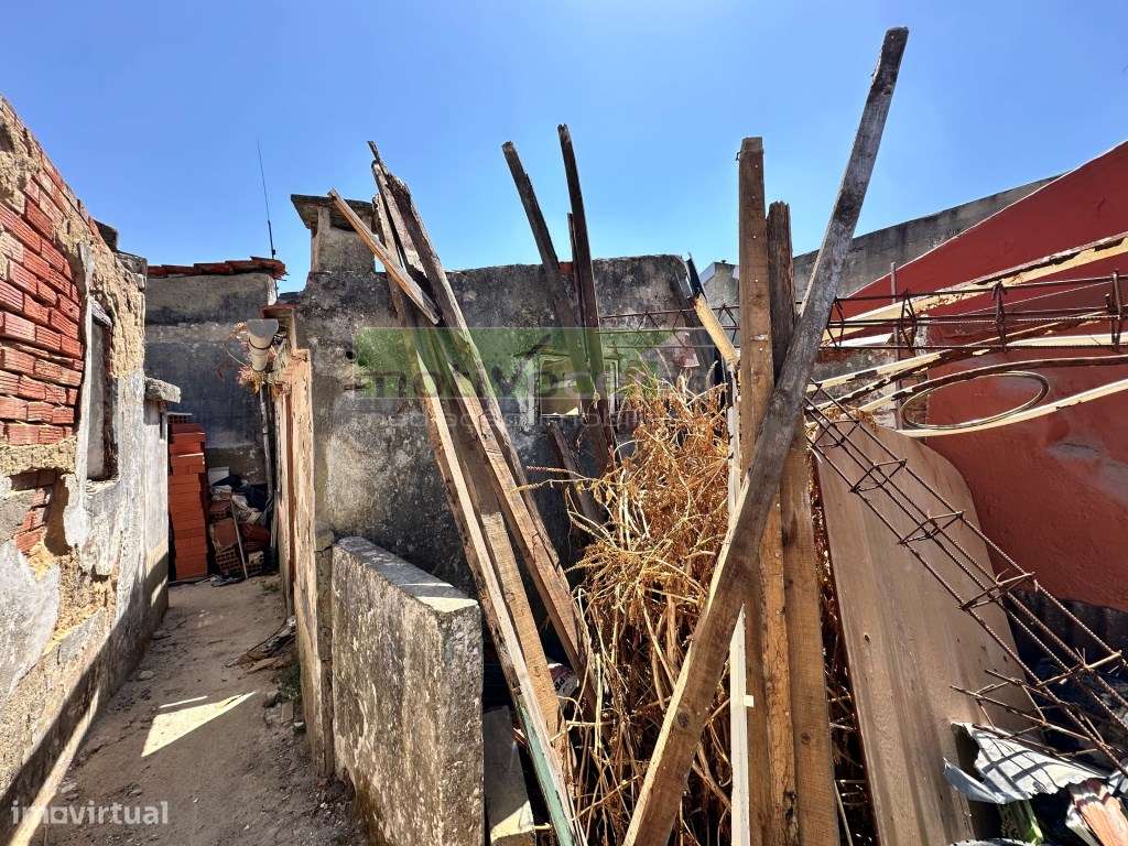 Prédio Devoluto com Grande Potencial de Reabilitação no Bairro da S...-16