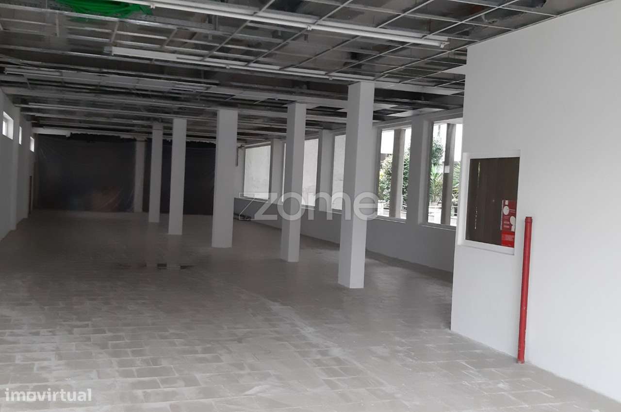 LOJA COM 551M2 NA RUA DE LUVAZIM, VILA DAS AVES - Grande imagem: 5/37