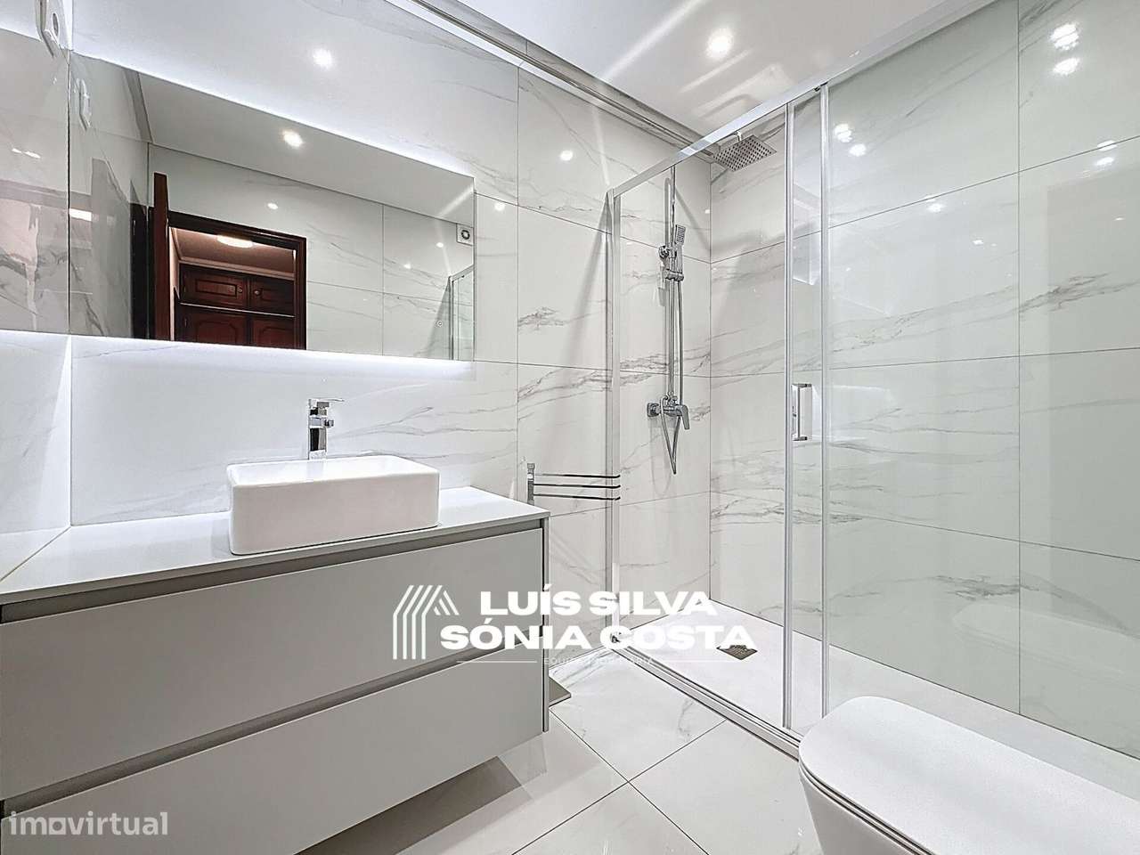 Apartamento T2 Remodelado c/ Varandas, Garagem & Elevador - Centro...-19