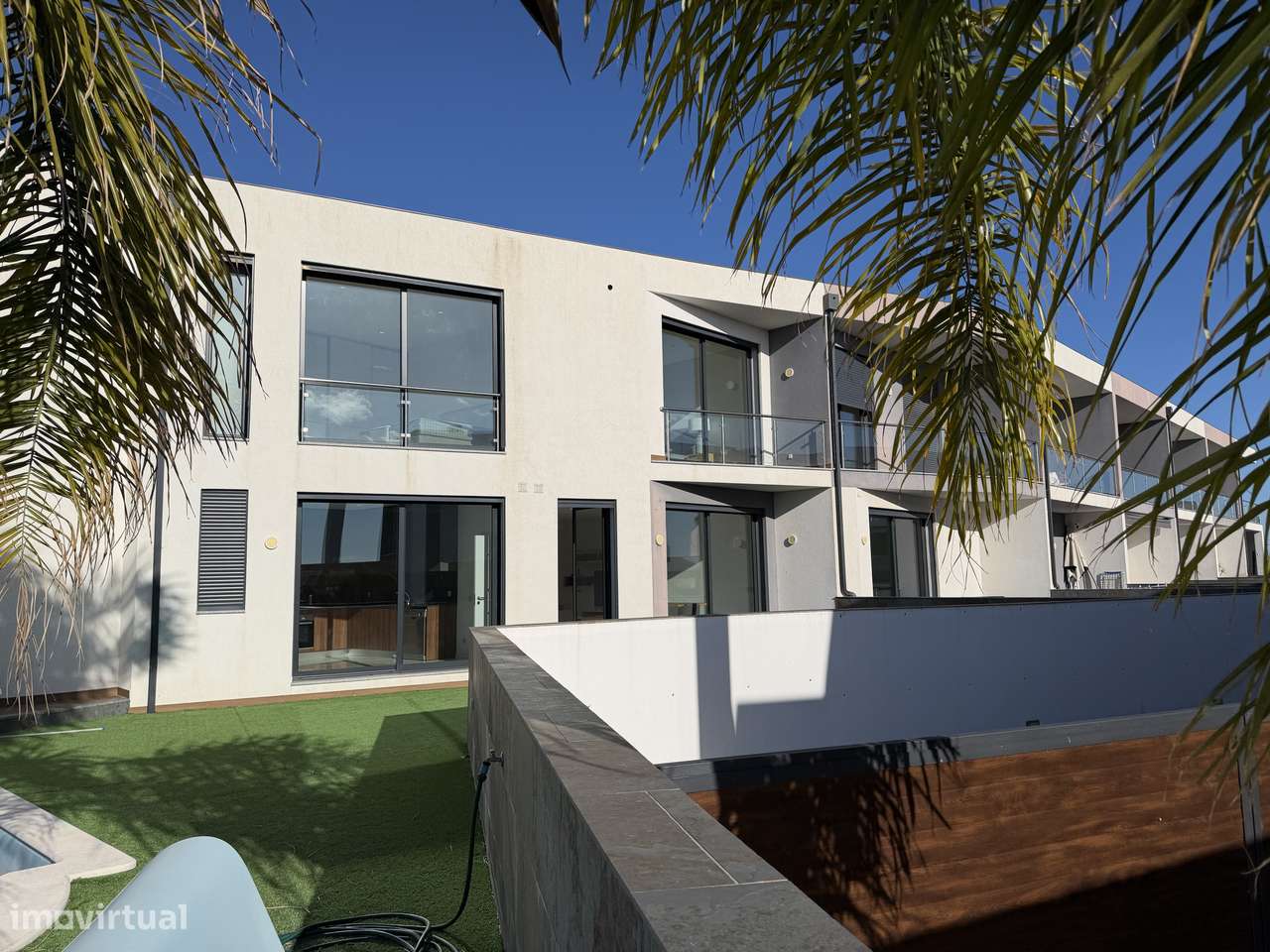 Moradia T4 NOVA com box e piscina-37