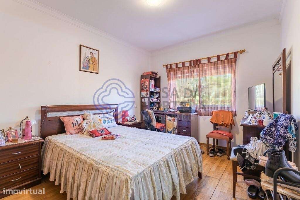 Apartamento T4 com 2 lugares de estacionamento, arrecadação e dois ter-19