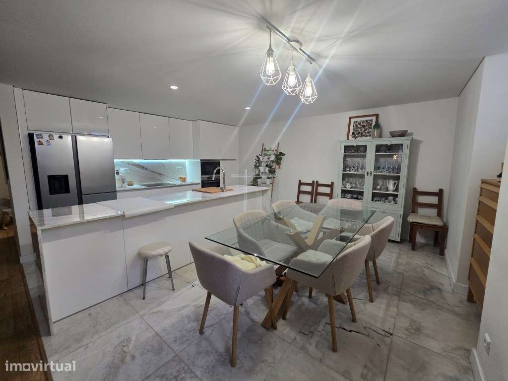 Moradia geminada T3+1, arquitetura tradicional com terraço, totalme... - Grande imagem: 3/44