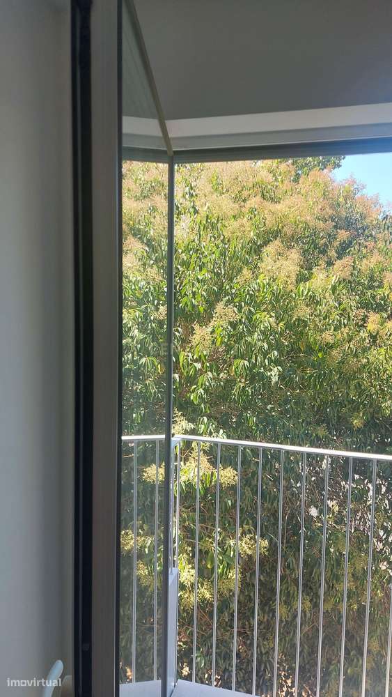 Excelente Apartamento T2 bastante Central no Areeiro com Jardim Privat-29