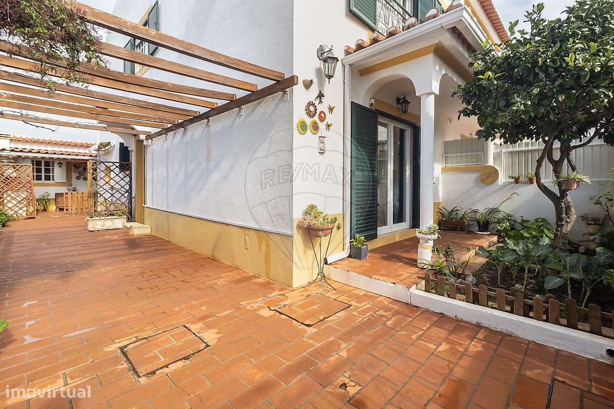 Moradia Geminada T3+2 – Quinta do Conde para venda-19
