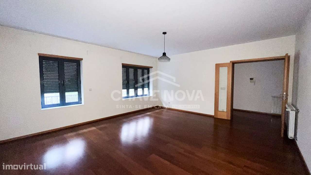 T2 c/ Lugar de Garagem na Quinta da Seara em Oliveira do Douro - Grande imagem: 2/14