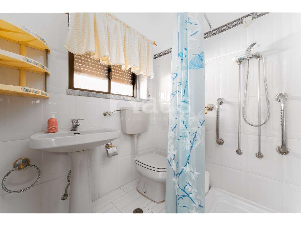 Moradia isolada T4 térrea com garagem-13