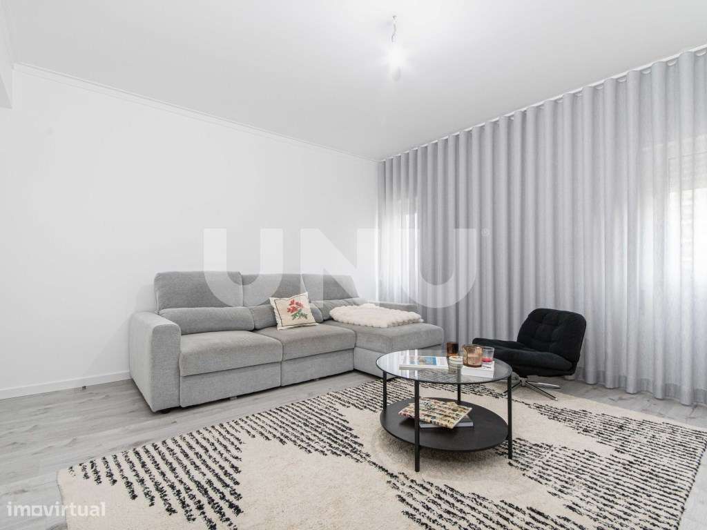 Apartamento T3 totalmente remodelado no Carregado!-4