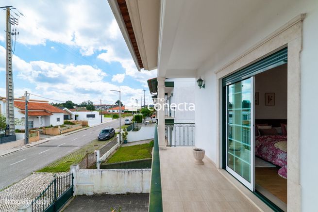 Moradia Geminada T4 com churrasqueira na Marinha Grande - Leiria-52