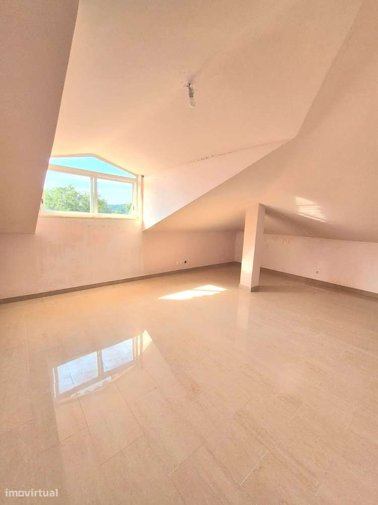 Moradia T5 em Bispeira, Sobral de Monte Agraço-51
