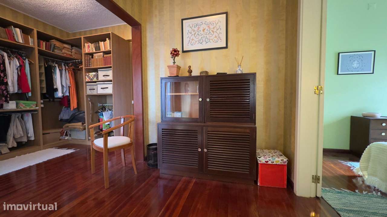 Moradia T6 - 220m2 - 3 pisos - 2 garagens - Barro - Pinheiro de Loures-28